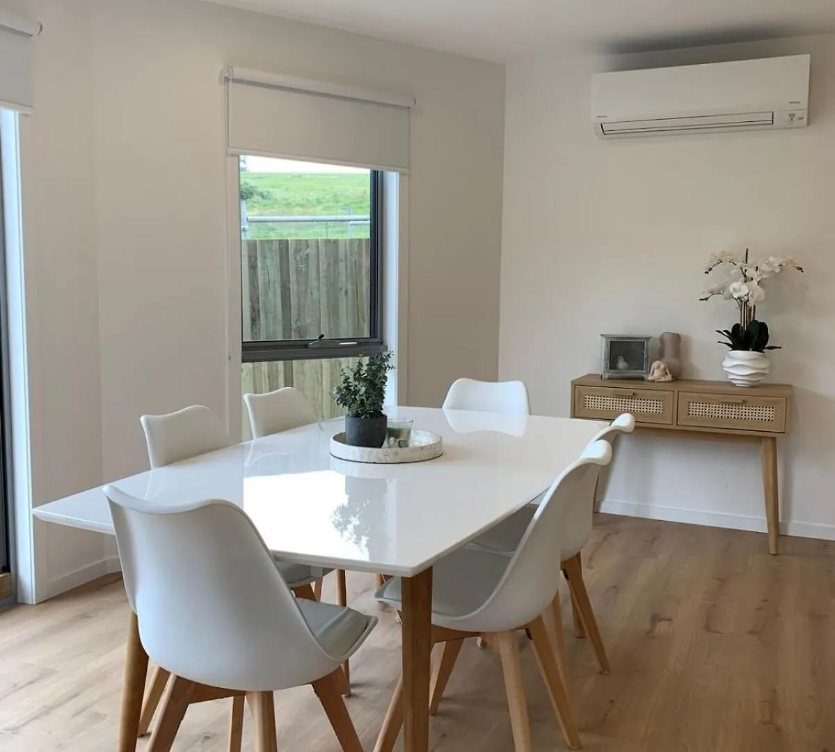 Vineyard Views Brand New Sleeps 6 20 Mins To Cbd Villa Hobart