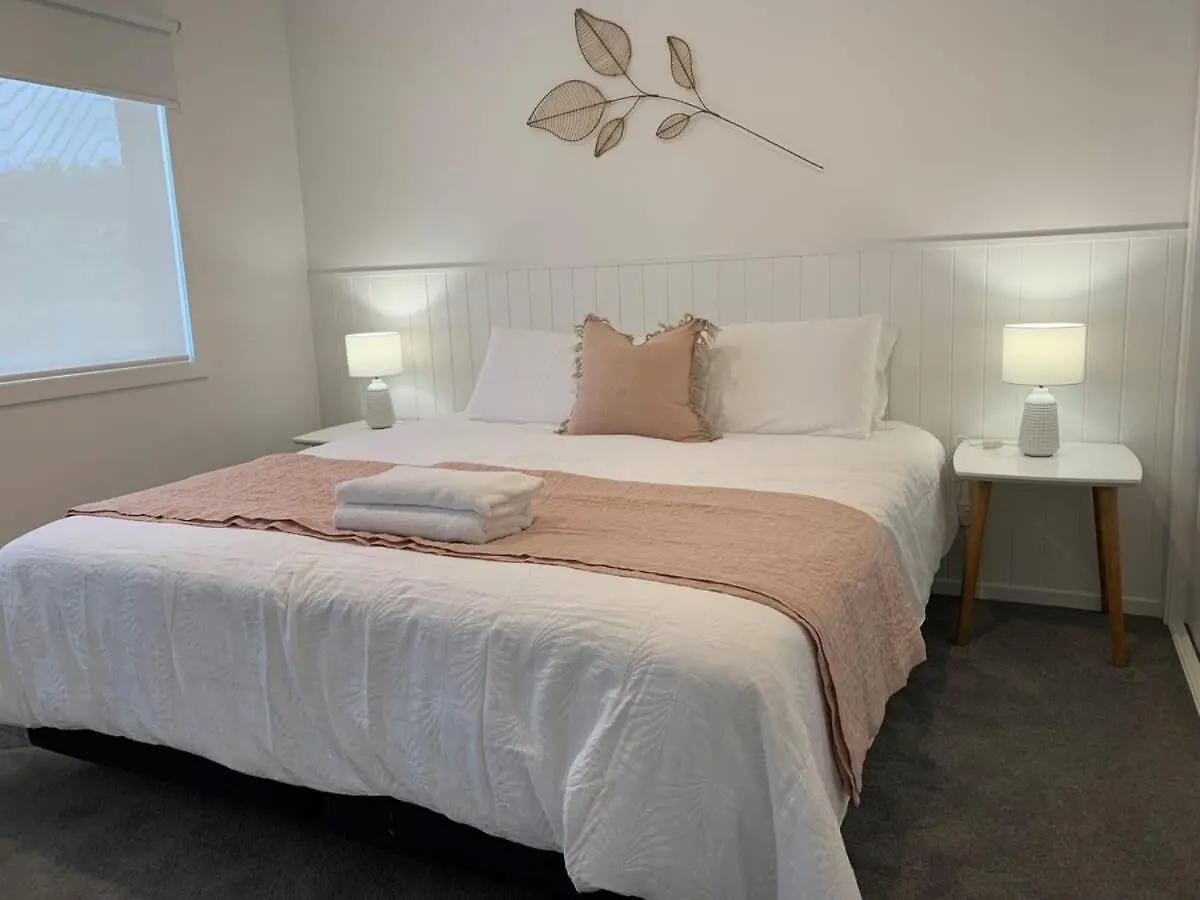 Vineyard Views Brand New Sleeps 6 20 Mins To Cbd Villa Hobart Australia
